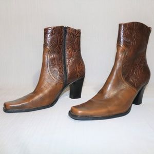 ARTIVA Women's Brown Leather Zip Up Ankle Boots